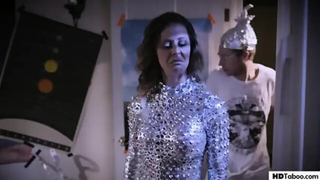 Cherie DeVille: Sexy MILF alien invades nerd's ass