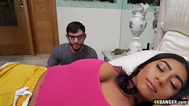 boyfriend′s big cock🌭 devours his busty girlfriend′s tight pussy✌