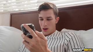 Sexy milf sucks step son's dick🌭, focusing his studies
